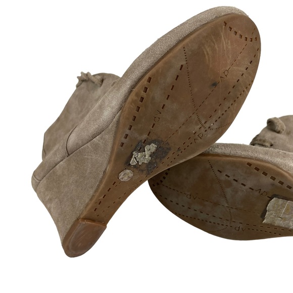 DV Dolce Vita Pellie Suede Wedge Ankle Booties Round Toe Taupe Woman’s US Size 7 - Picture 12 of 16